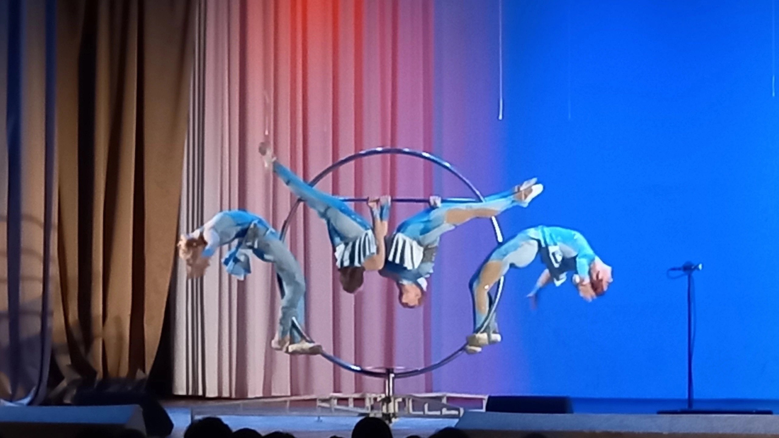 Получить удовольствие, сделать доброе дело, показать детям на деле, что такое помощь - просто! Посетите благотворительный концерт в помощь приюту "Четыре лапы" вместе с детьми! Получить удовольствие, сделать доброе дело, показать детям на деле, что такое помощь - просто! Посетите благотворительный концерт в помощь приюту "Четыре лапы" вместе с детьми!