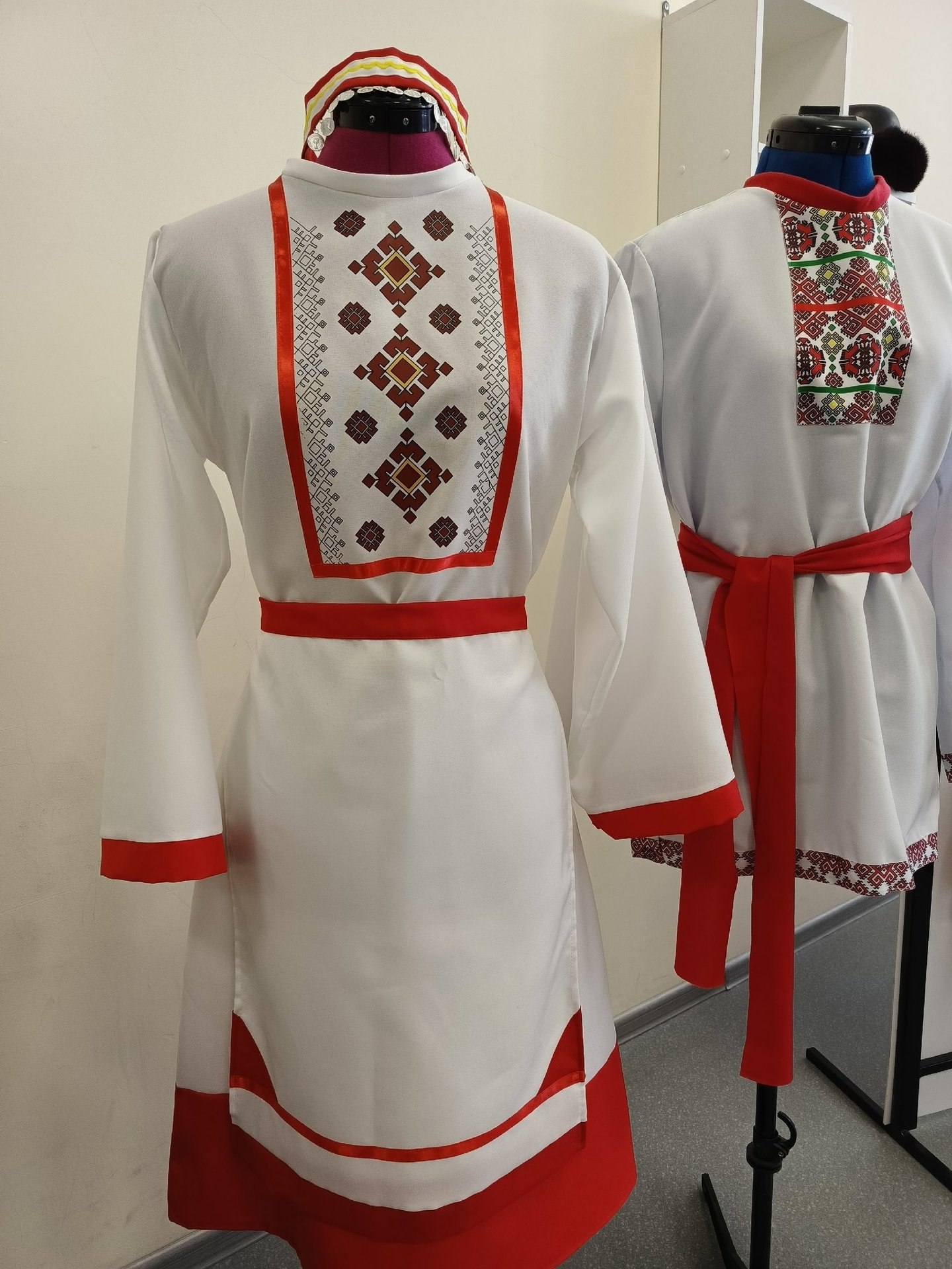 «Сшито с душой»: в Шалакушской школе открылась выставка национальных костюмов «Сшито с душой»: в Шалакушской школе открылась выставка национальных костюмов