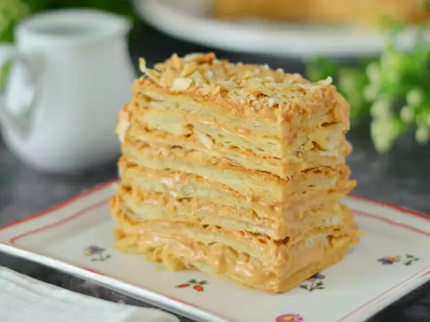 Нежные торты из слоеного теста для особенных моментов