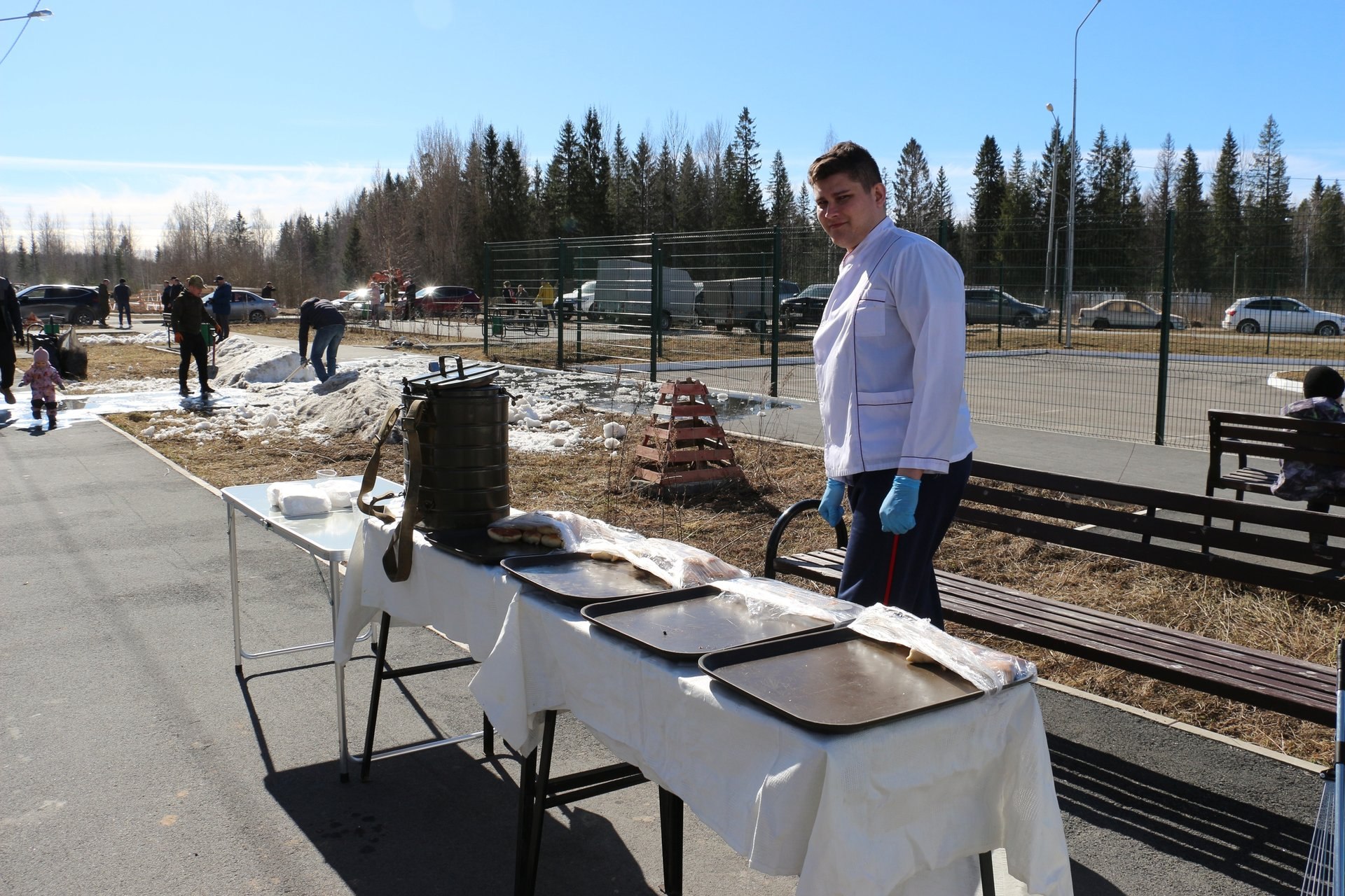 Как в старые добрые советские времена! С космическим размахом прошёл в Мирном общегородской субботник Как в старые добрые советские времена! С космическим размахом прошёл в Мирном общегородской субботник