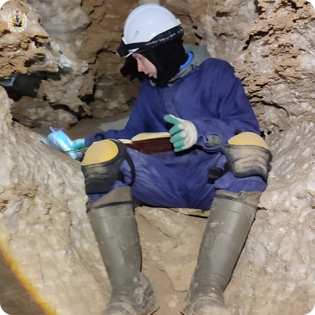 Ученый из Архангельска Андрей Пучков проводит исследования в пещерах Пинежья Ученый из Архангельска Андрей Пучков проводит исследования в пещерах Пинежья