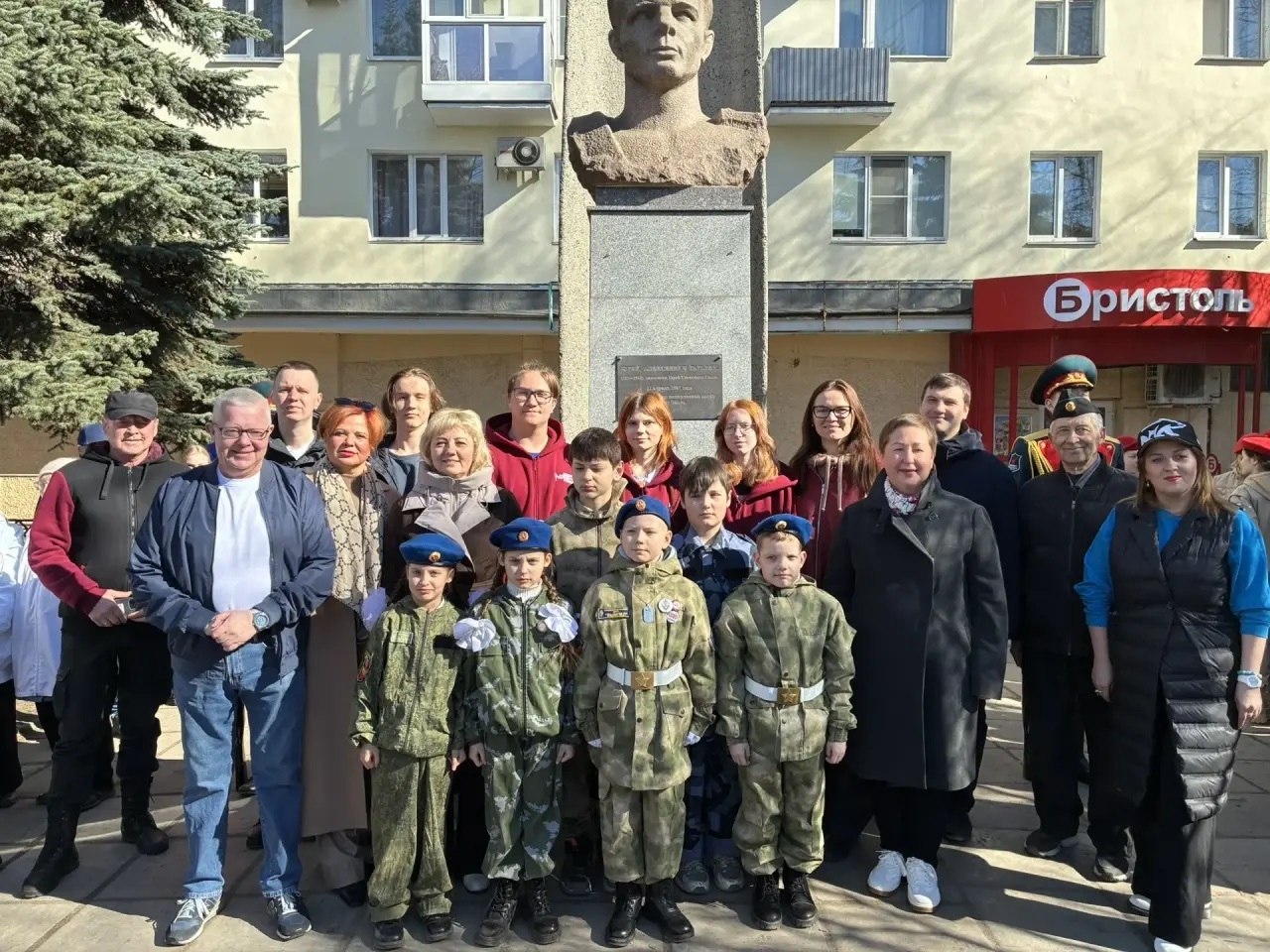 В День космонавтики состоялась акция, посвящённая первому полёту человека в космос В День космонавтики состоялась акция, посвящённая первому полёту человека в космос