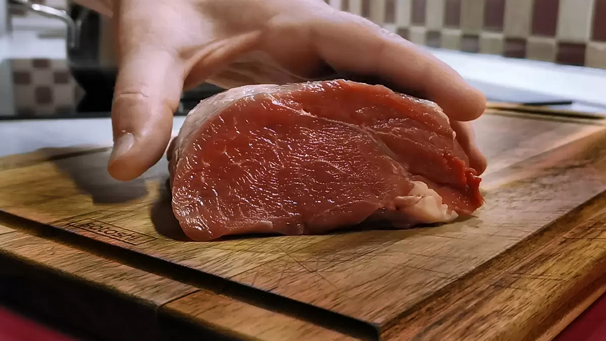 Праздничный салат «Каприз»: мясной деликатес, от которого не оторваться