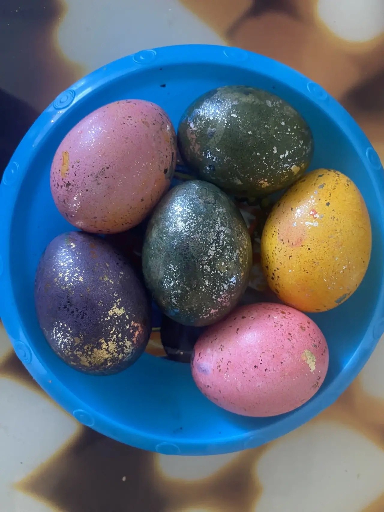 Символ праздника: обычай красить яйца зародился много тысяч лет назад и дошел до наших дней Символ праздника: обычай красить яйца зародился много тысяч лет назад и дошел до наших дней