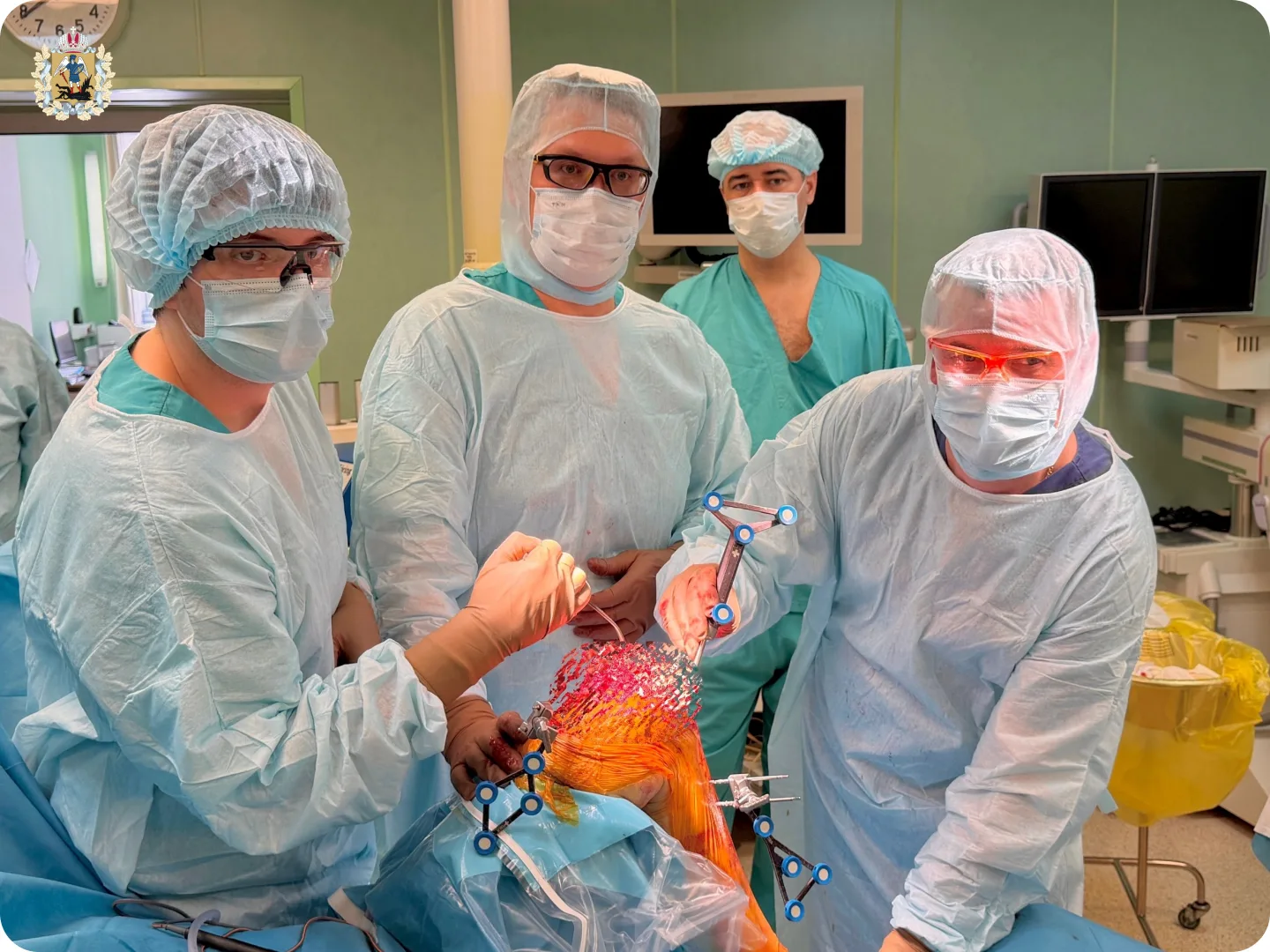 Травматологи Северного медицинского центра имени Н.А. Семашко первые в регионе выполнили операции по эндопротезированию коленного сустава с помощью робота Травматологи Северного медицинского центра имени Н.А. Семашко первые в регионе выполнили операции по эндопротезированию коленного сустава с помощью робота