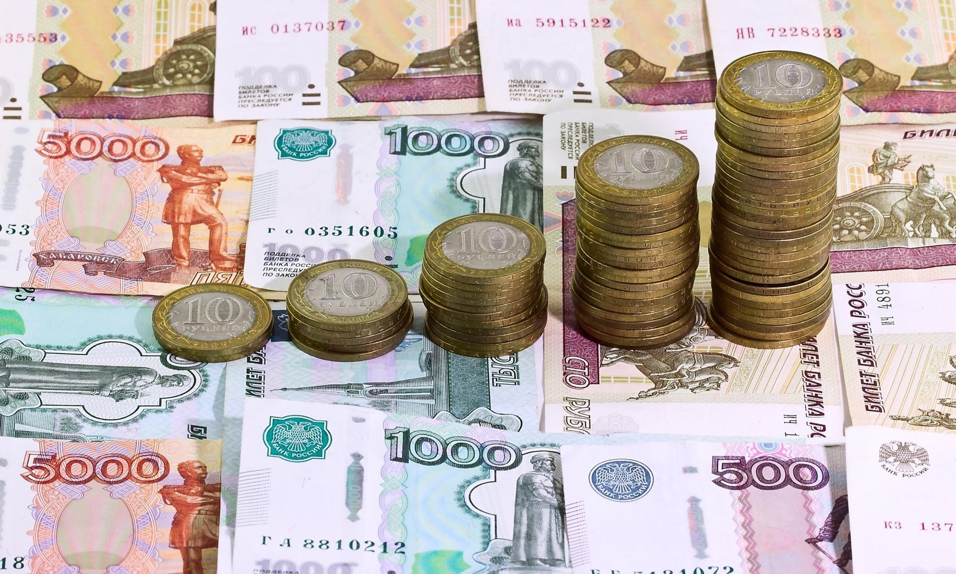 ВЦИОМ: доверие россиян к банковским вкладам снизилось на фоне падения ставок