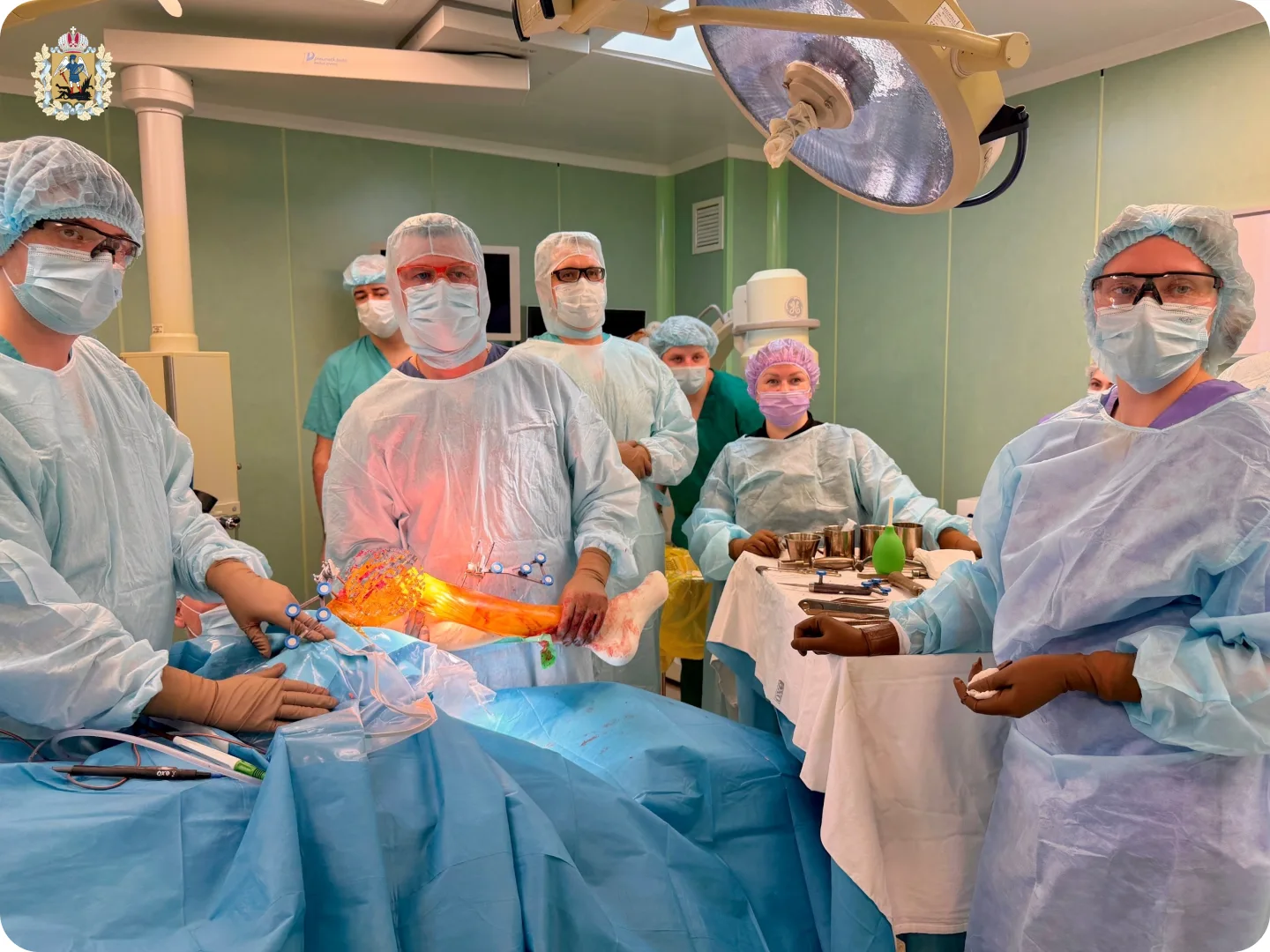 Травматологи Северного медицинского центра имени Н.А. Семашко первые в регионе выполнили операции по эндопротезированию коленного сустава с помощью робота Травматологи Северного медицинского центра имени Н.А. Семашко первые в регионе выполнили операции по эндопротезированию коленного сустава с помощью робота