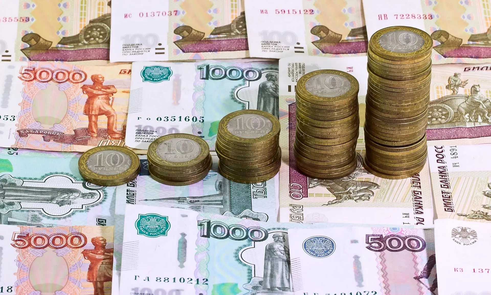 ВЦИОМ: доверие россиян к банковским вкладам снизилось на фоне падения ставок