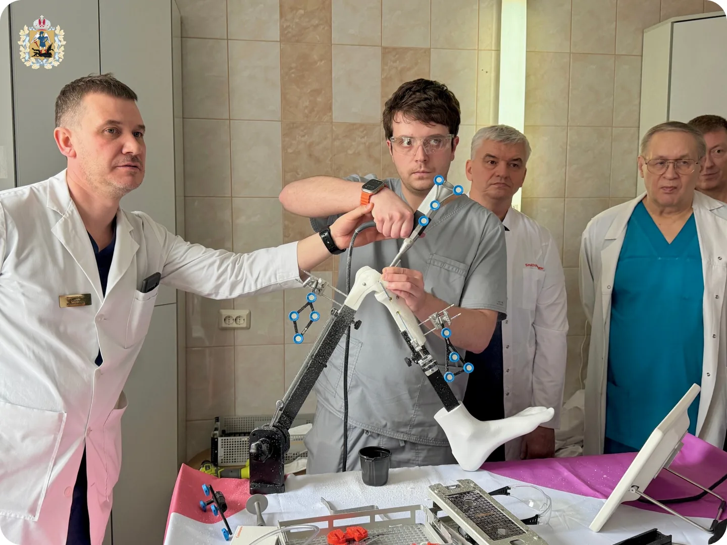 Травматологи Северного медицинского центра имени Н.А. Семашко первые в регионе выполнили операции по эндопротезированию коленного сустава с помощью робота Травматологи Северного медицинского центра имени Н.А. Семашко первые в регионе выполнили операции по эндопротезированию коленного сустава с помощью робота