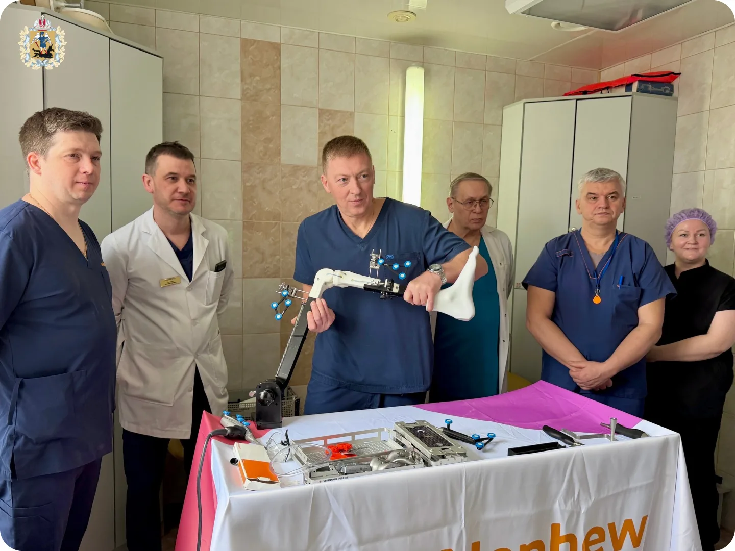 Травматологи Северного медицинского центра имени Н.А. Семашко первые в регионе выполнили операции по эндопротезированию коленного сустава с помощью робота Травматологи Северного медицинского центра имени Н.А. Семашко первые в регионе выполнили операции по эндопротезированию коленного сустава с помощью робота