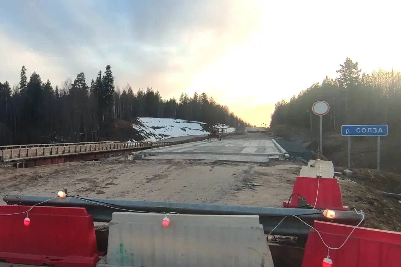 Дорожники готовятся к возобновлению ремонтных работ на мосту через Солзу Дорожники готовятся к возобновлению ремонтных работ на мосту через Солзу