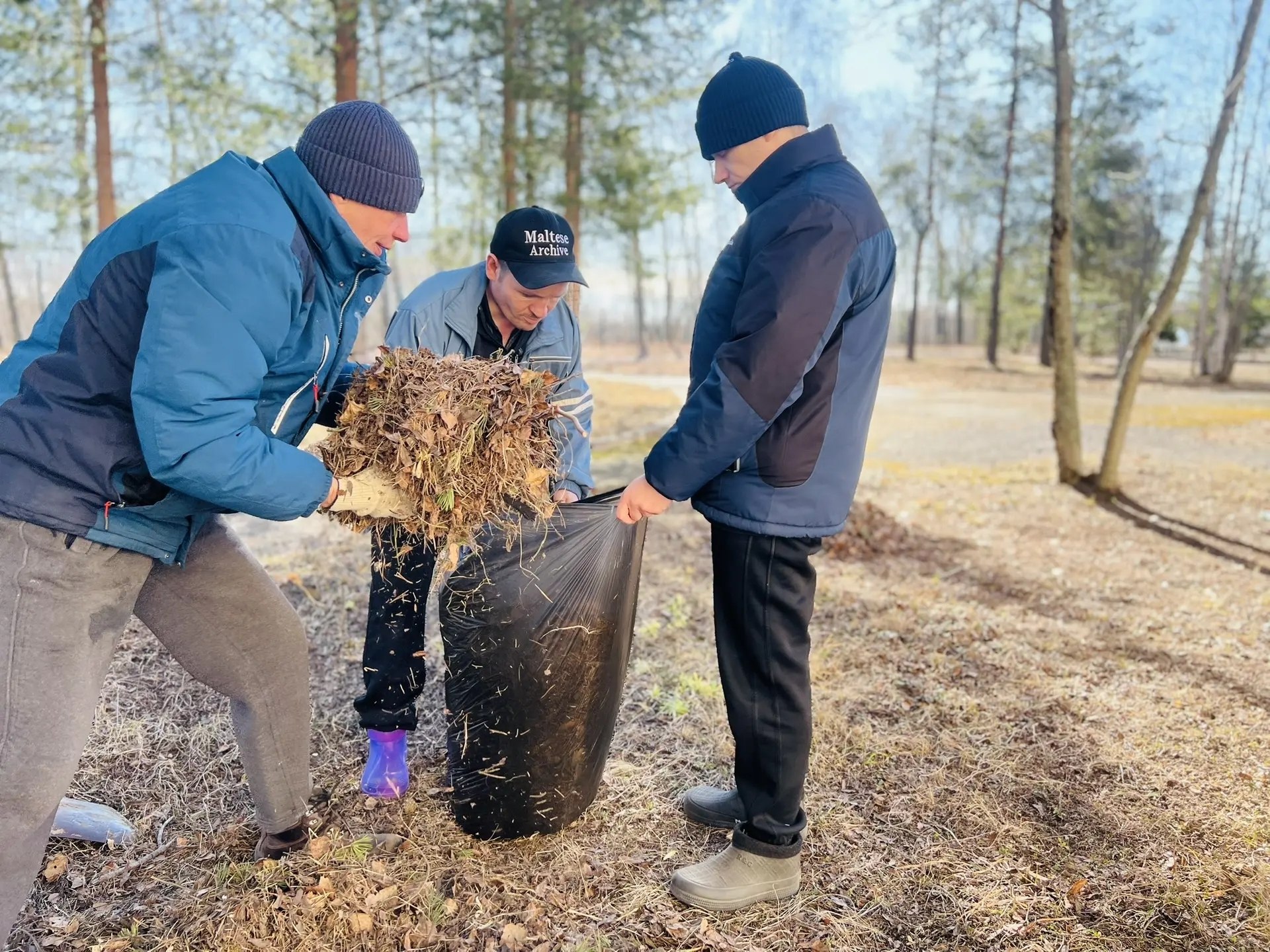Субботник - это не только возможность сделать территорию чище, но и сплотить коллектив! Субботник - это не только возможность сделать территорию чище, но и сплотить коллектив!