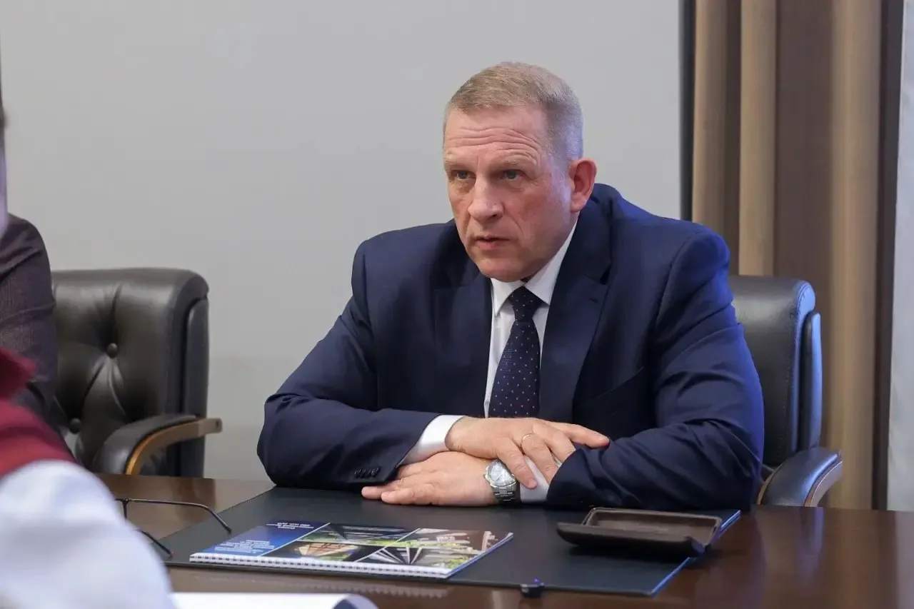 Александр Цыбульский: Предметно обсудили текущий вектор развития муниципалитета и реализацию президентских национальных проектов с главой Верхнетоемского округа Сергеем Гуцало Александр Цыбульский: Предметно обсудили текущий вектор развития муниципалитета и реализацию президентских национальных проектов с главой Верхнетоемского округа Сергеем Гуцало