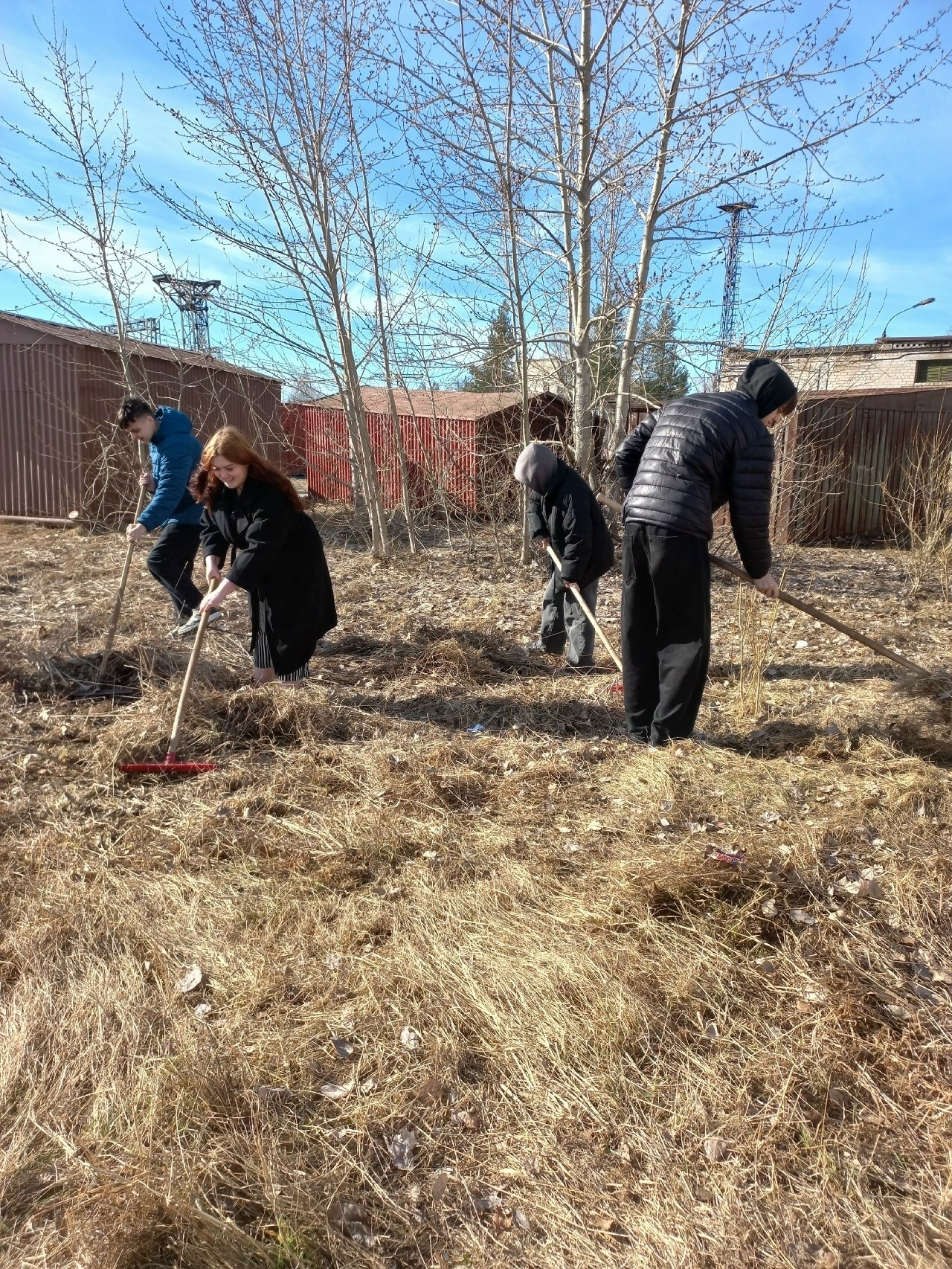 Субботник - это не только возможность сделать территорию чище, но и сплотить коллектив! Субботник - это не только возможность сделать территорию чище, но и сплотить коллектив!