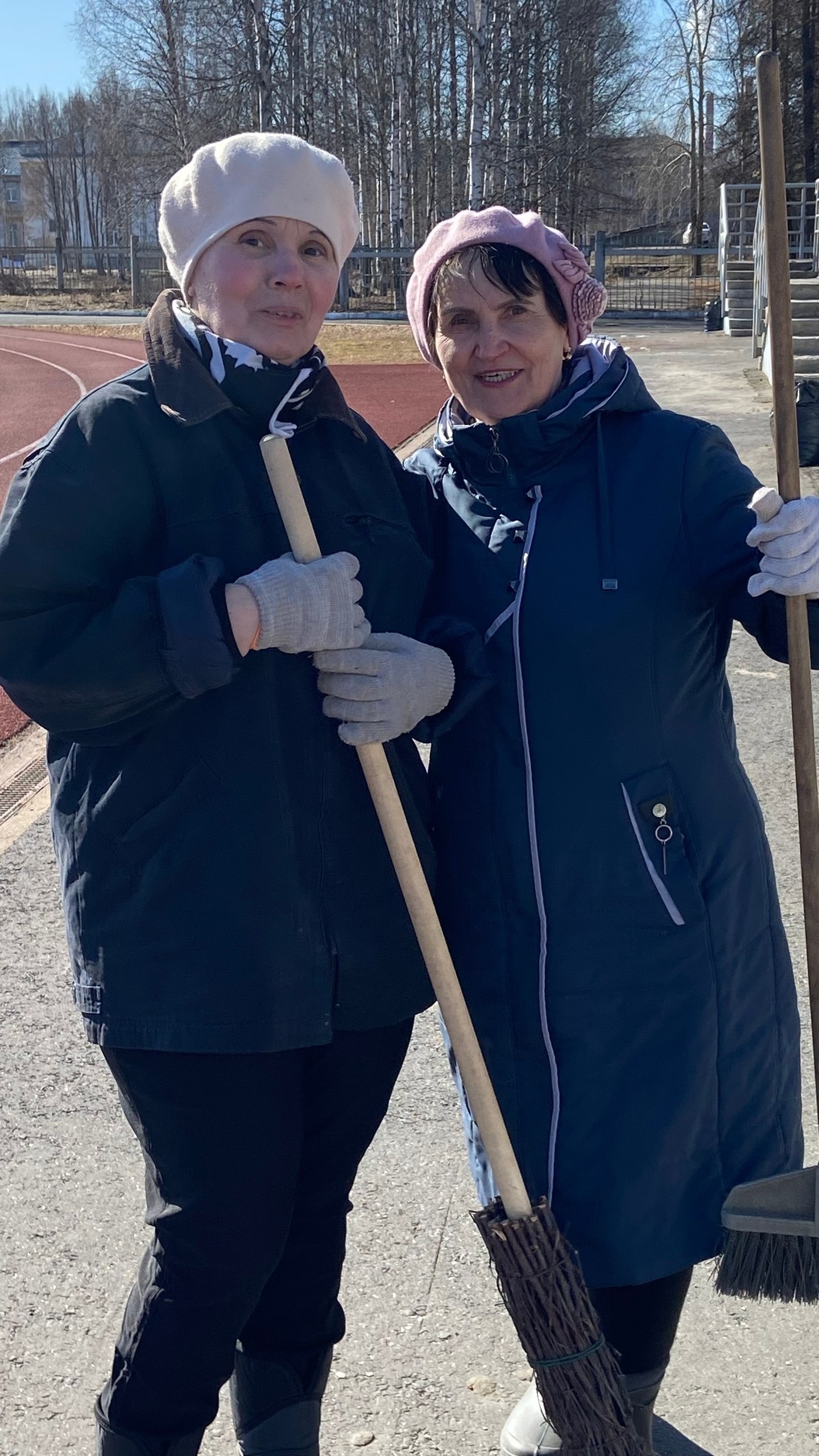 Субботник - это не только возможность сделать территорию чище, но и сплотить коллектив! Субботник - это не только возможность сделать территорию чище, но и сплотить коллектив!