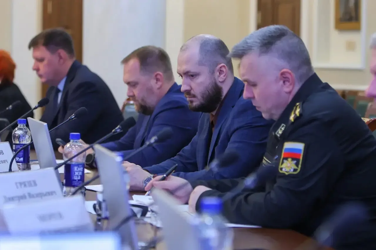 Александр Цыбульский: На заседании президиума межведомственной комиссии по поддержке участников СВО и их семей подробно обсудили, как работает система поддержки военнослужащих в части их трудоустройства, социальной адаптации... Александр Цыбульский: На заседании президиума межведомственной комиссии по поддержке участников СВО и их семей подробно обсудили, как работает система поддержки военнослужащих в части их трудоустройства, социальной адаптации...