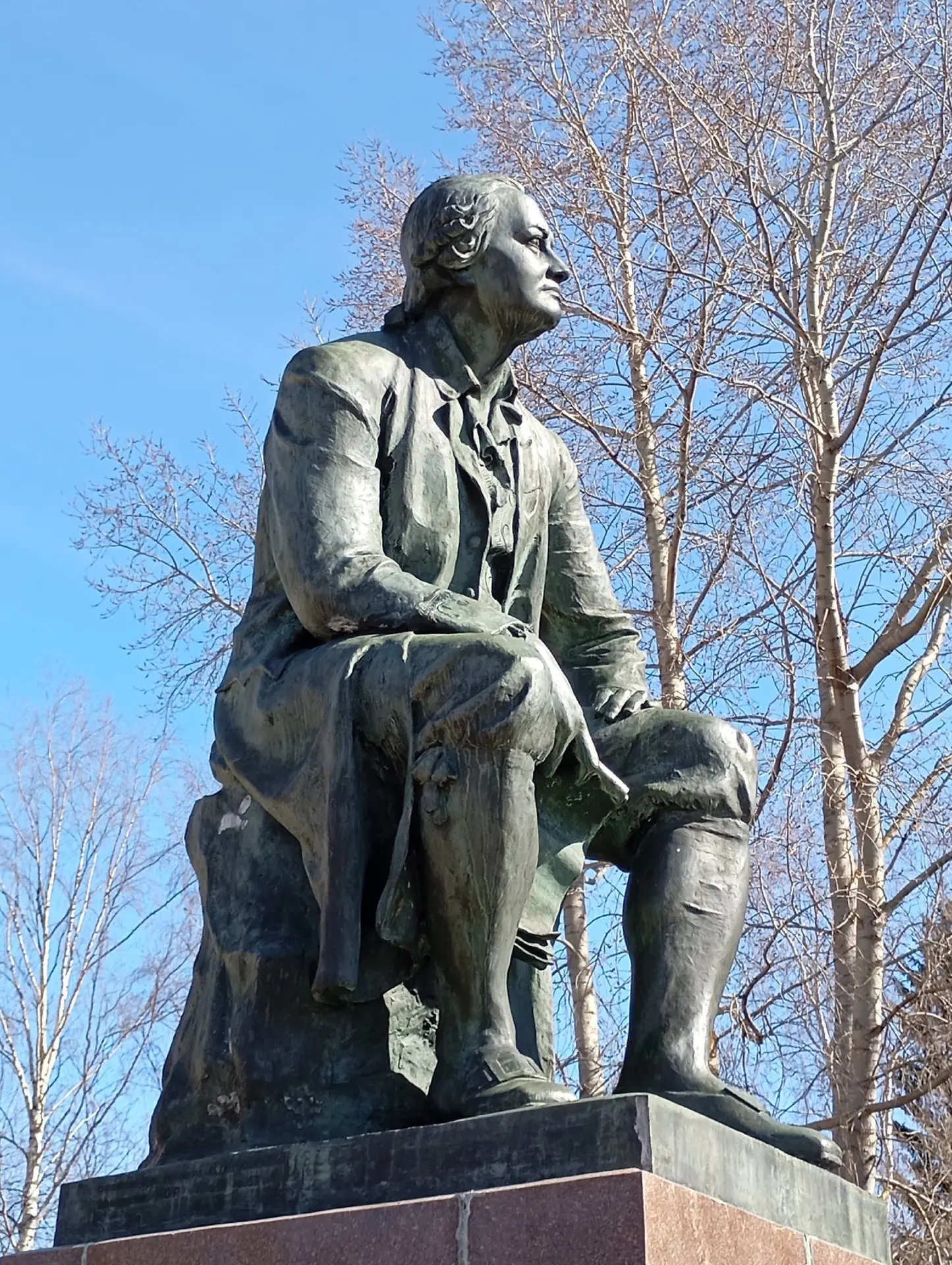 «Наш земляк, наша гордость»: Куростров почтил память М. В. Ломоносова «Наш земляк, наша гордость»: Куростров почтил память М. В. Ломоносова