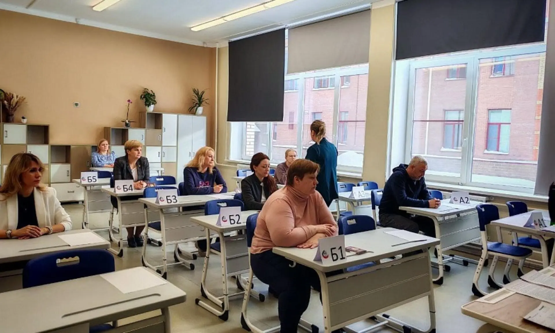 Родители архангельских выпускников сдают пробный ЕГЭ