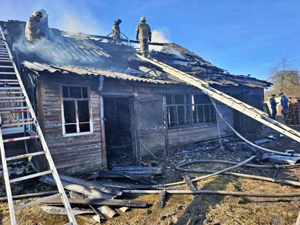 Стали известны подробности трагедии в Вельске, где при пожаре в частном доме погиб пятилетний ребенок Стали известны подробности трагедии в Вельске, где при пожаре в частном доме погиб пятилетний ребенок