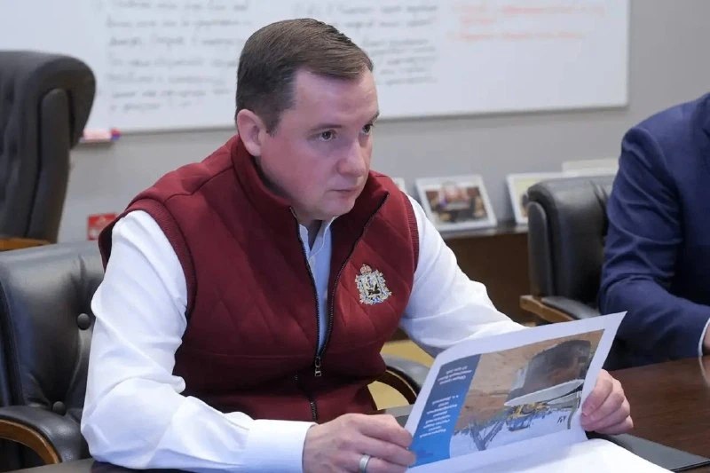 Губернатор Александр Цыбульский встретился с главой Верхнетоемского округа Сергеем Гуцало, обсудили, что уже сделано и какие задачи ставятся на ближайшее время Губернатор Александр Цыбульский встретился с главой Верхнетоемского округа Сергеем Гуцало, обсудили, что уже сделано и какие задачи ставятся на ближайшее время