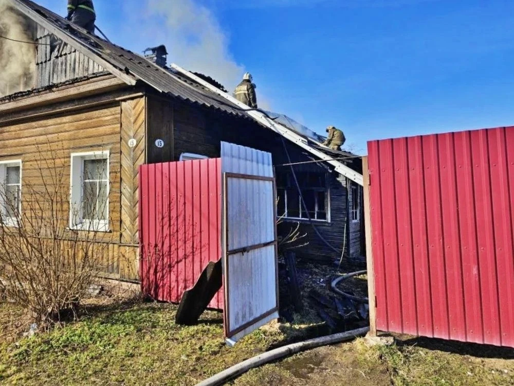 Стали известны подробности трагедии в Вельске, где при пожаре в частном доме погиб пятилетний ребенок Стали известны подробности трагедии в Вельске, где при пожаре в частном доме погиб пятилетний ребенок