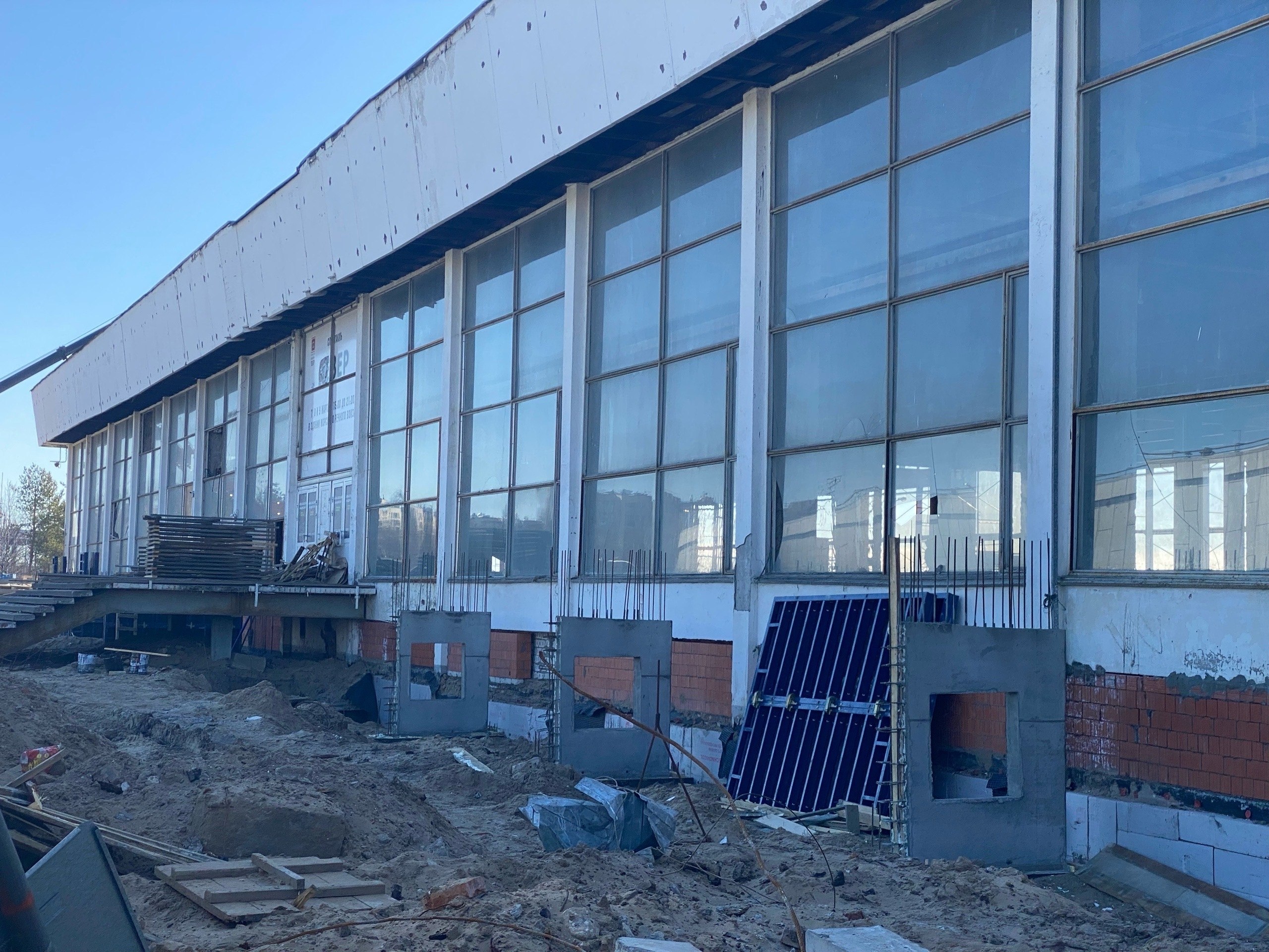 Смотрим, как здание МРВ обретает новую жизнь Смотрим, как здание МРВ обретает новую жизнь