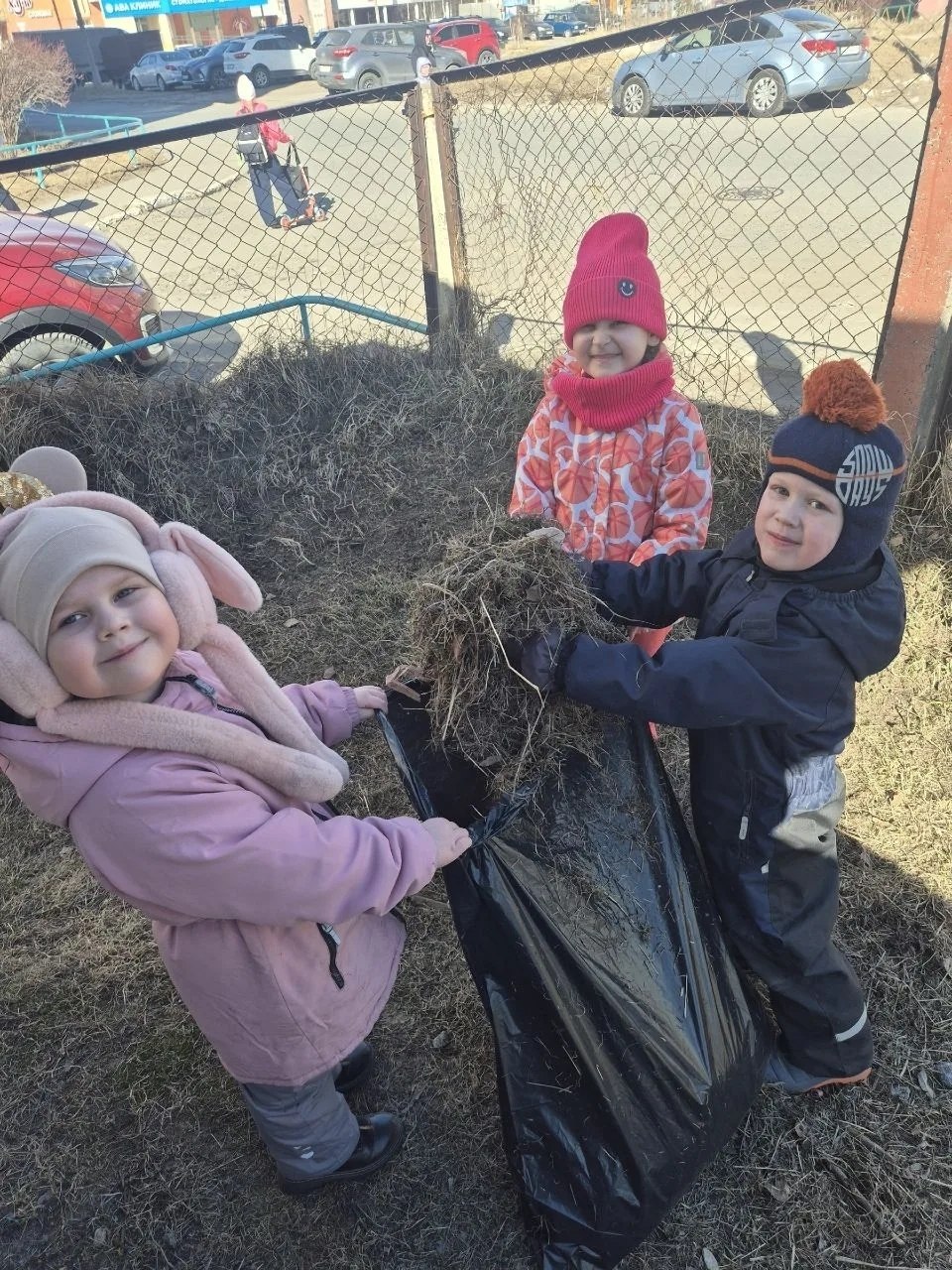 Образовательные организации города продолжают наводить чистоту