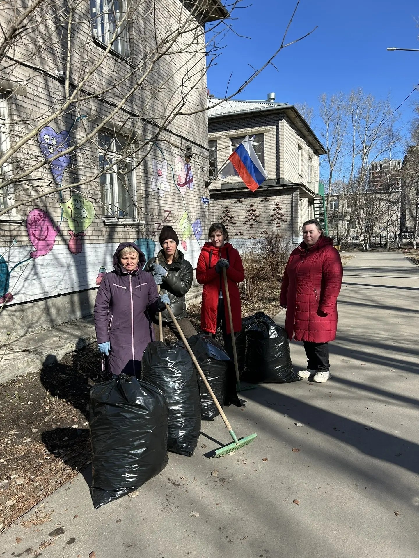 Образовательные организации города продолжают наводить чистоту Образовательные организации города продолжают наводить чистоту