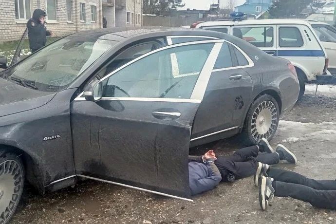 В Коношском округе полиция задержала двух пособников телефонных мошенников В Коношском округе полиция задержала двух пособников телефонных мошенников