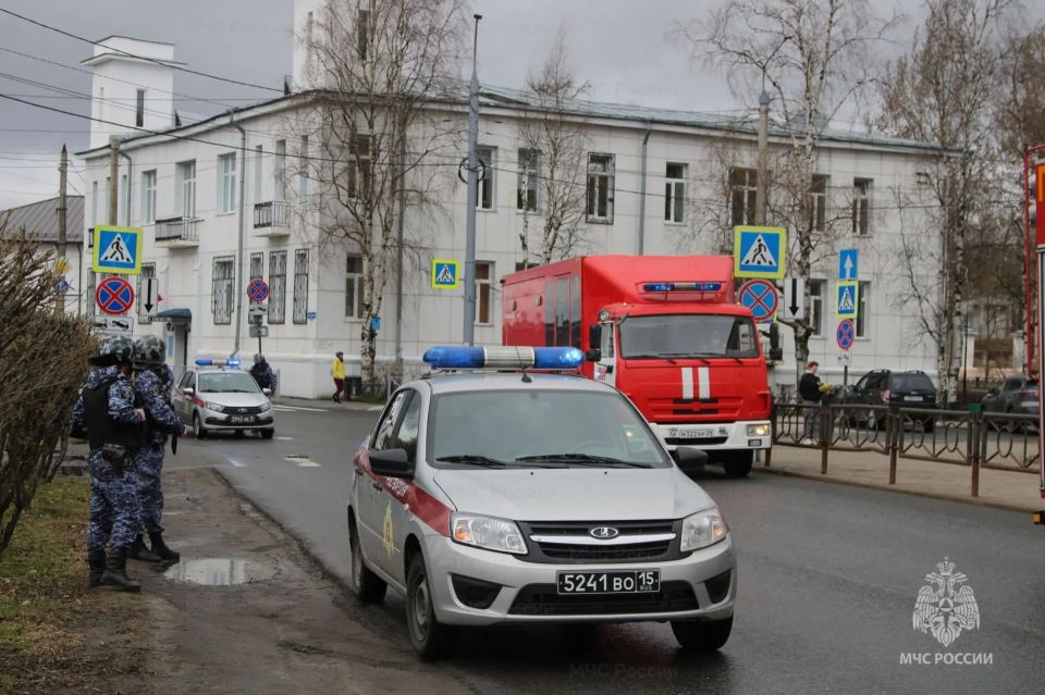 Сотрудники Главного управления МЧС России по Архангельской области приняли участие в учениях на объекте Росгвардии Сотрудники Главного управления МЧС России по Архангельской области приняли участие в учениях на объекте Росгвардии