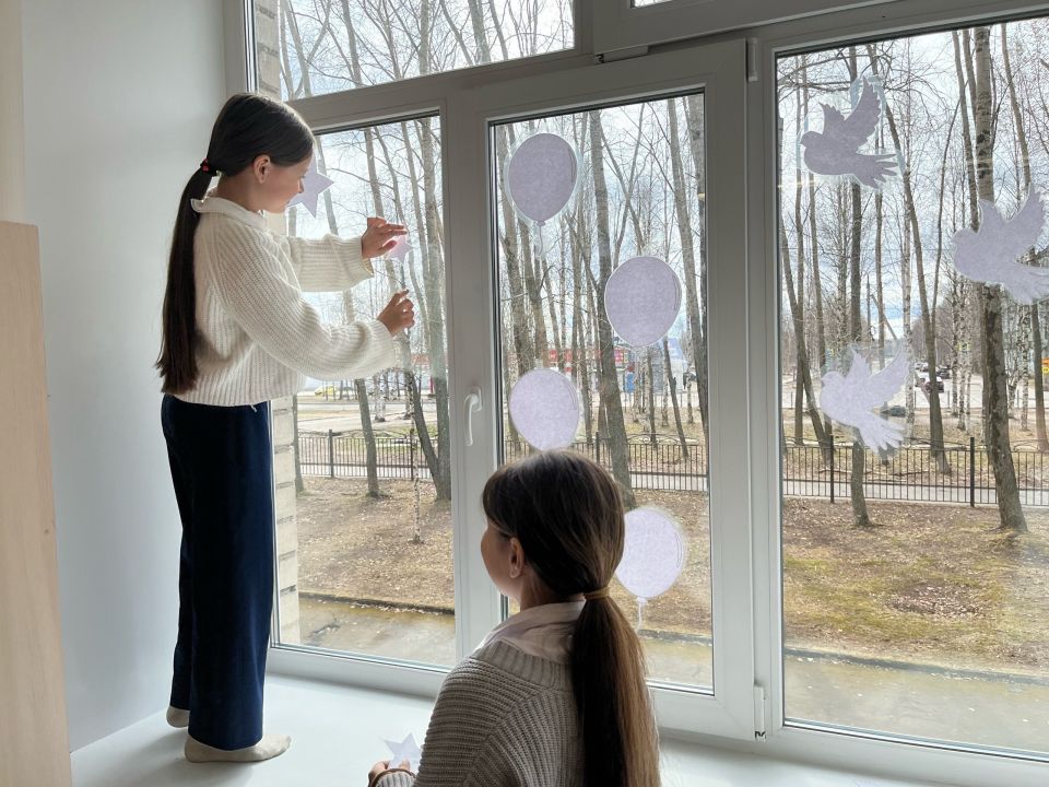 В школах Архангельска стартовала акция «Окна Победы» В школах Архангельска стартовала акция «Окна Победы»