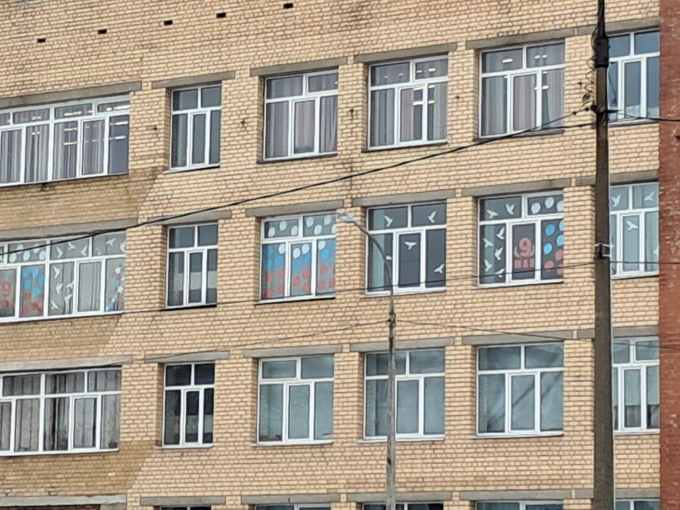 В школах Архангельска стартовала акция «Окна Победы»