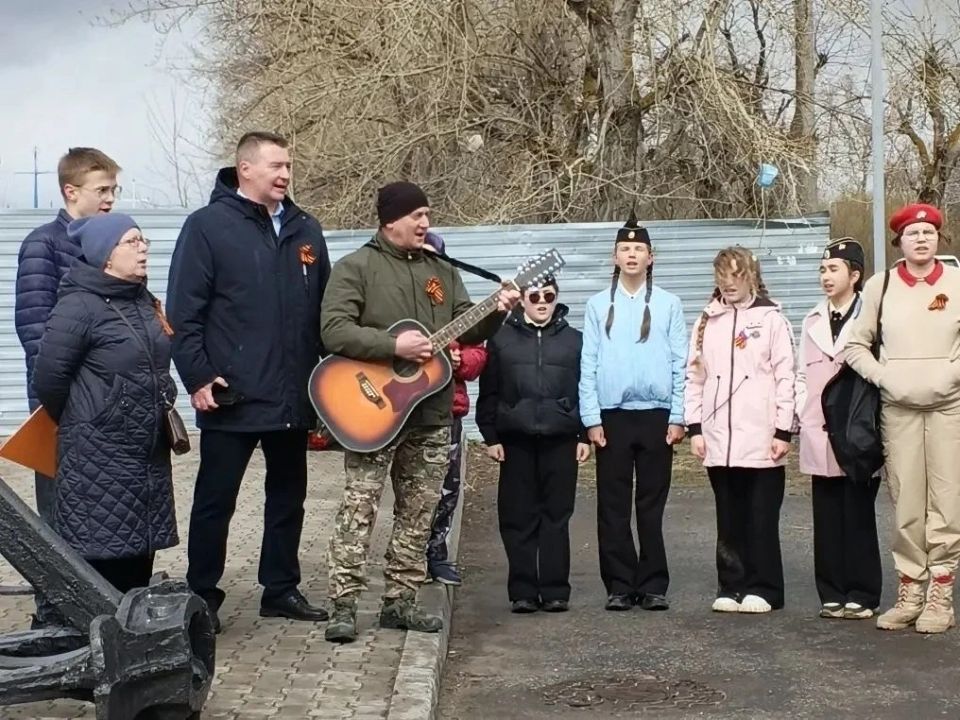 В Архангельской школе запустили новую патриотическую традицию В Архангельской школе запустили новую патриотическую традицию