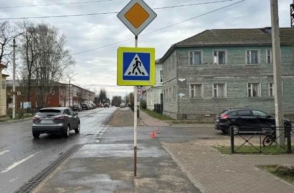 В дежурную часть ОМВД России «Вельский» поступила информация о дорожно-транспортном происшествии на улице Карпеченко В дежурную часть ОМВД России «Вельский» поступила информация о дорожно-транспортном происшествии на улице Карпеченко