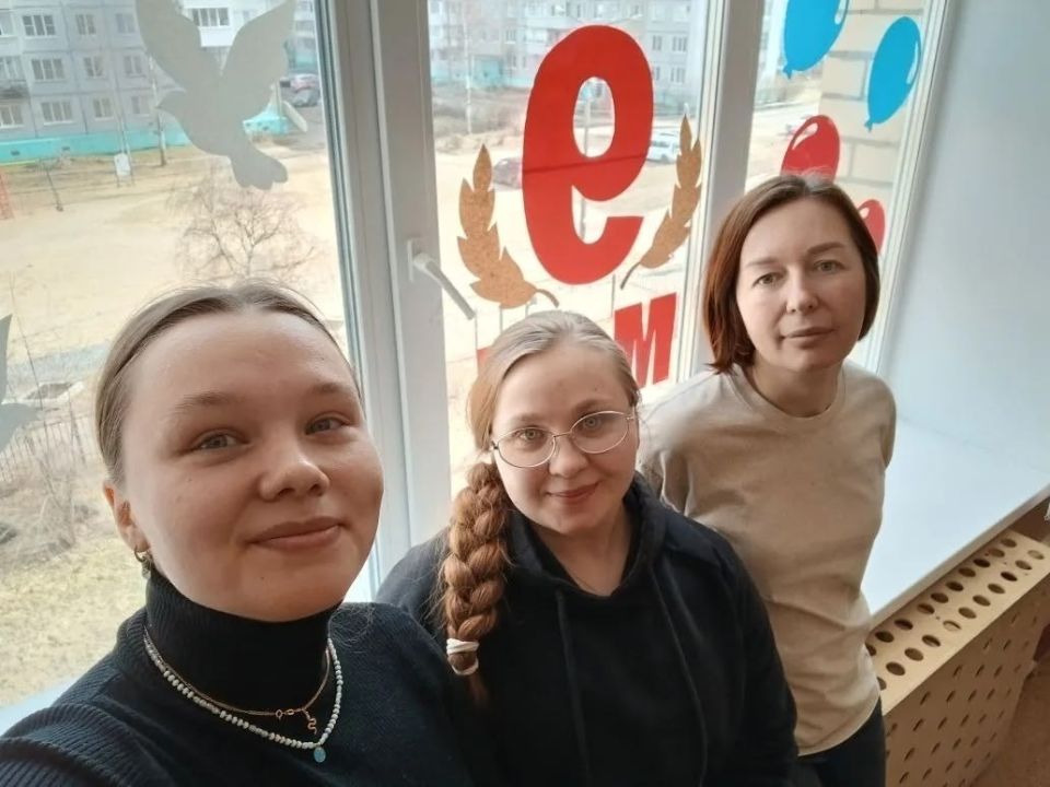 В школах Архангельска стартовала акция «Окна Победы» В школах Архангельска стартовала акция «Окна Победы»