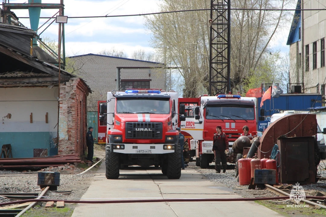 В Архангельске ликвидирован пожар на судне «Заполярье»