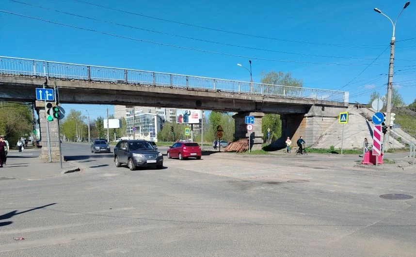 Проезд по перекрестку пр. Московский/ ул. Смольный буян открыт раньше срока Проезд по перекрестку пр. Московский/ ул. Смольный буян открыт раньше срока