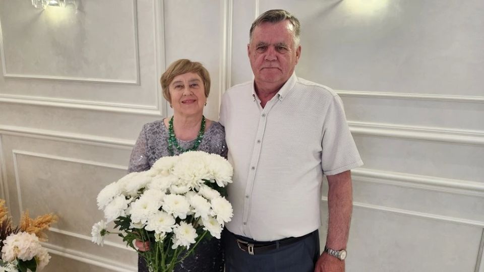 «В ЗАГСе третий раз вышла замуж за одного мужа»: как Наталья и Сергей Дураповы из Котласа отметили 55 лет брака