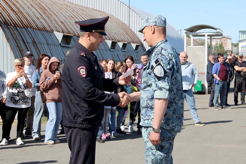 Сотрудники сводного отряда УМВД России по Архангельской области вернулись из длительной командировки Сотрудники сводного отряда УМВД России по Архангельской области вернулись из длительной командировки