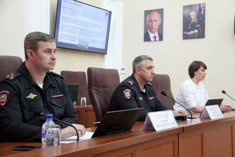 В УМВД России по Архангельской области под председательством заместителя начальника УМВД области полковника полиции Александра Нечаева состоялось занятие для сотрудников, главными темами которого стали реализация мер... В УМВД России по Архангельской области под председательством заместителя начальника УМВД области полковника полиции Александра Нечаева состоялось занятие для сотрудников, главными темами которого стали реализация мер...