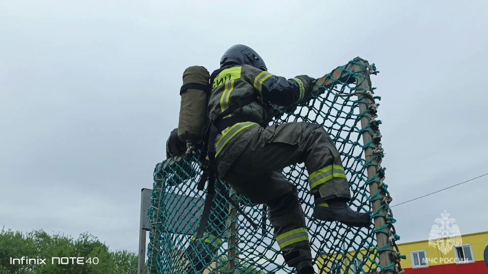 На пределе возможностей. В Архангельске на базе СПСЧ им. В.М. Петрова проходит смотр-конкурс на лучшее звено ГДЗС На пределе возможностей. В Архангельске на базе СПСЧ им. В.М. Петрова проходит смотр-конкурс на лучшее звено ГДЗС