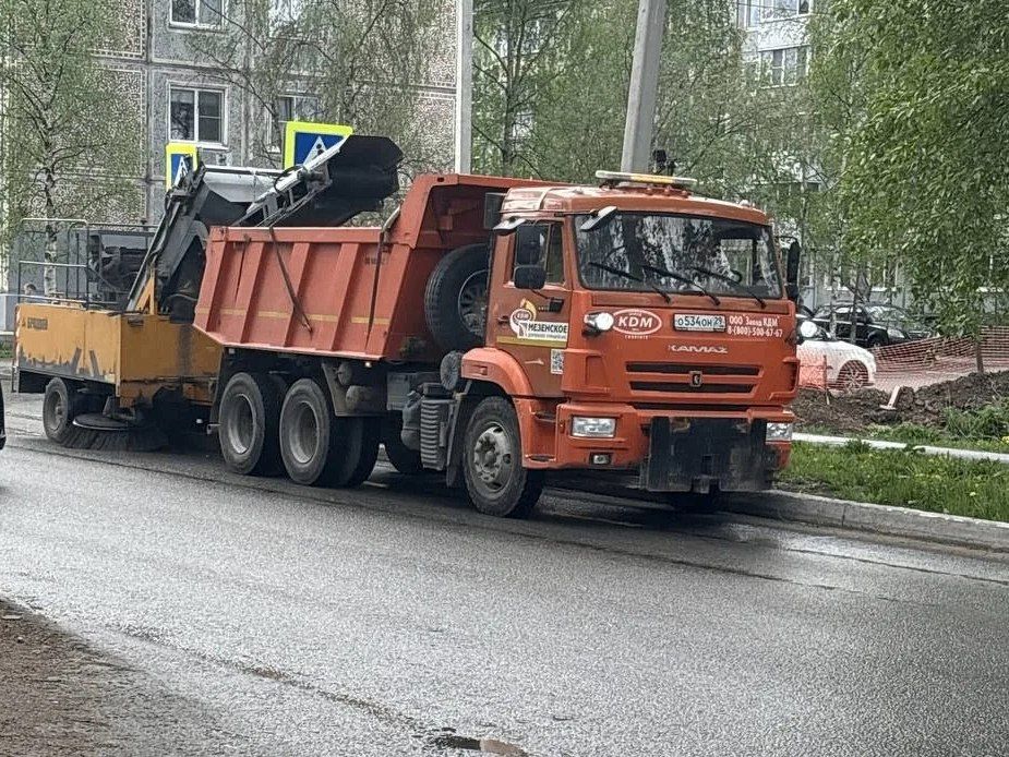 Мезенское дорожное управление продолжает работы по летнему содержанию улиц столицы Поморья