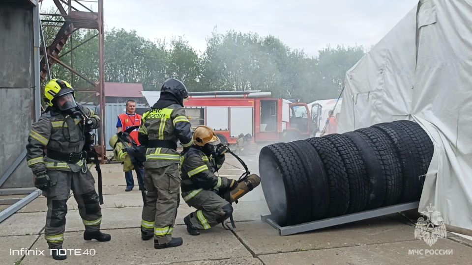 На пределе возможностей. В Архангельске на базе СПСЧ им. В.М. Петрова проходит смотр-конкурс на лучшее звено ГДЗС На пределе возможностей. В Архангельске на базе СПСЧ им. В.М. Петрова проходит смотр-конкурс на лучшее звено ГДЗС
