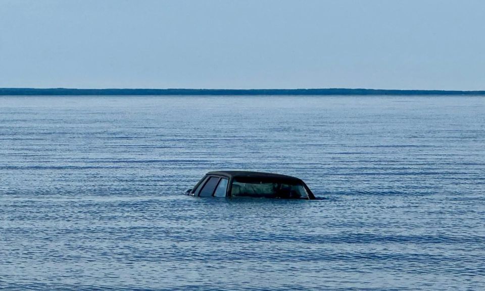 На Яграх водитель заехал на литораль Белого моря — машину залило приливом