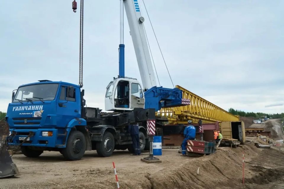 Александр Цыбульский: На мосту через реку Вождоромка в Приморском округе начали подготовку к одному из важнейших этапов реконструкции: специалисты монтируют консольно-шлюзовой кран для установки пролетов будущего перехода Александр Цыбульский: На мосту через реку Вождоромка в Приморском округе начали подготовку к одному из важнейших этапов реконструкции: специалисты монтируют консольно-шлюзовой кран для установки пролетов будущего перехода