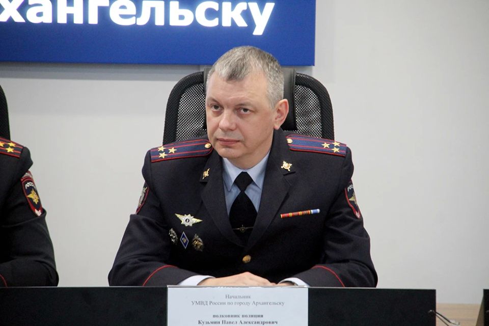 Сегодня заместитель начальника УМВД России по Архангельской области – начальник полиции полковник полиции Алексей Кульченко представил личному составу нового начальника УМВД России по городу Архангельску Сегодня заместитель начальника УМВД России по Архангельской области – начальник полиции полковник полиции Алексей Кульченко представил личному составу нового начальника УМВД России по городу Архангельску