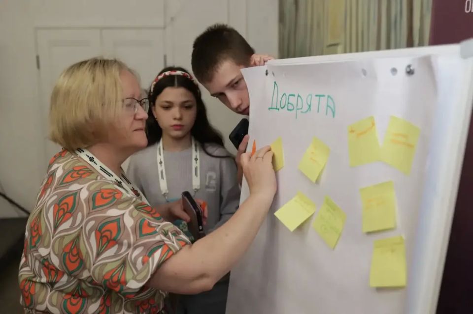 Александр Цыбульский: В Коряжме прошла Школа наследия волонтеров культуры, объединившая более 90 добровольцев из Архангельской области и Республики Коми. Александр Цыбульский: В Коряжме прошла Школа наследия волонтеров культуры, объединившая более 90 добровольцев из Архангельской области и Республики Коми.