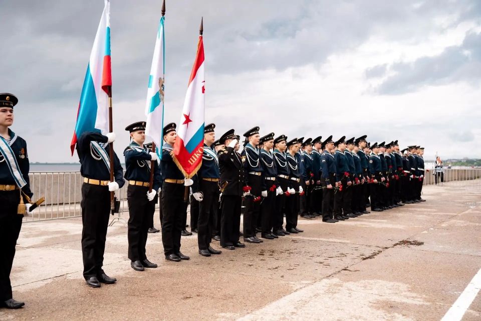 Вечная память героям. Сотрудники Главного управления МЧС России по Архангельской области приняли участие в памятно-мемориальном мероприятии, посвященном Дню памяти северных юнг Вечная память героям. Сотрудники Главного управления МЧС России по Архангельской области приняли участие в памятно-мемориальном мероприятии, посвященном Дню памяти северных юнг