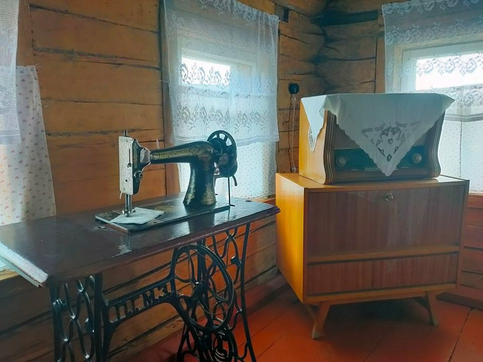 «Помните такие обои?»: в «Малых Корелах» открыли экспозицию советской деревенской избы «Помните такие обои?»: в «Малых Корелах» открыли экспозицию советской деревенской избы