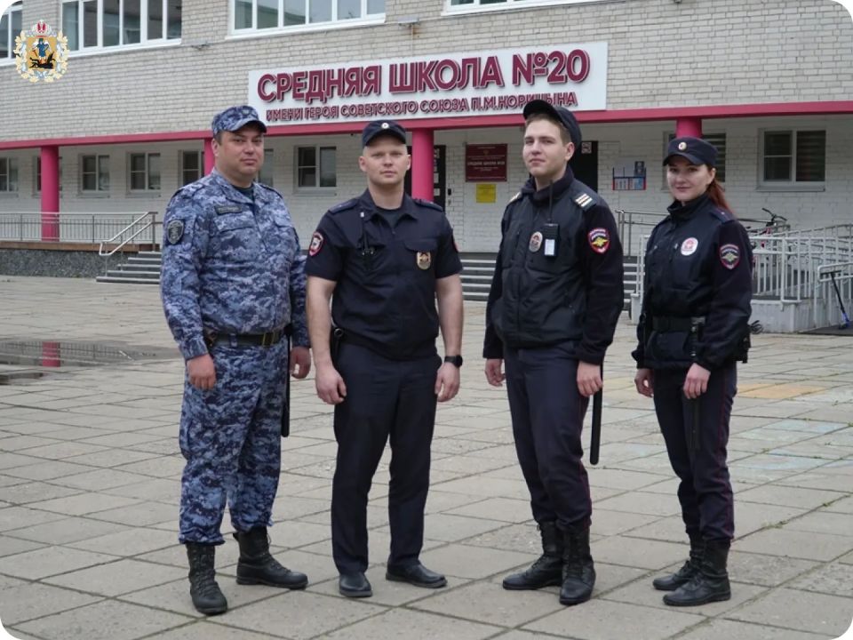 Росгвардейцы приняли участие в обеспечении безопасности на праздничных мероприятиях в честь последнего звонка Росгвардейцы приняли участие в обеспечении безопасности на праздничных мероприятиях в честь последнего звонка